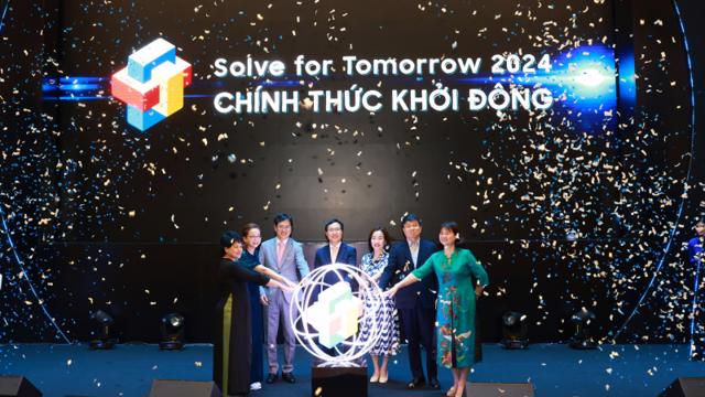 Khởi động cuộc thi Solve for Tomorrow 2024 với tổng