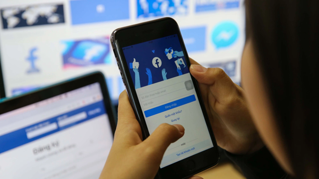 Thấy gì qua sự cố Facebook bị sập?