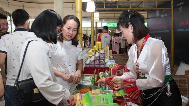 Hơn 3.000 chủ thể OCOP tham gia bán hàng nông